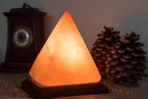 Read more about the article  Rzeźbiona lampa solna? Idealny prezent! 